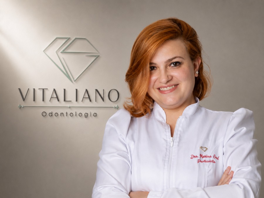 Dra. Marina Anchieta Saad, cirurgiã-dentista especialista em Prótese Dentária na Vitaliano Odontologia, em Alphaville, Barueri