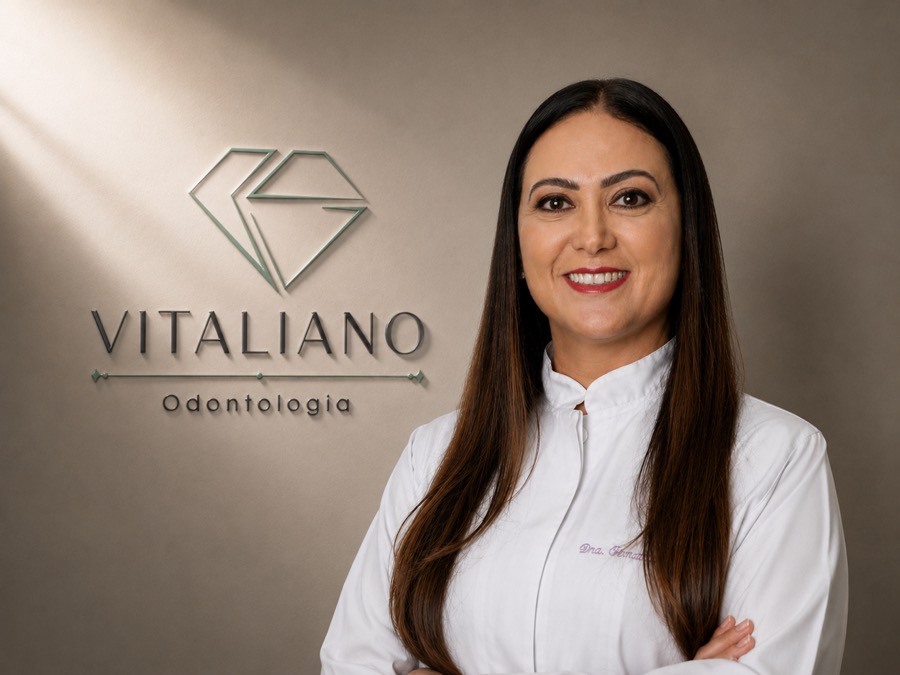 Dra. Samia Saleh, cirurgiã-dentista especialista em Endodontia na Vitaliano Odontologia, em Alphaville, Barueri