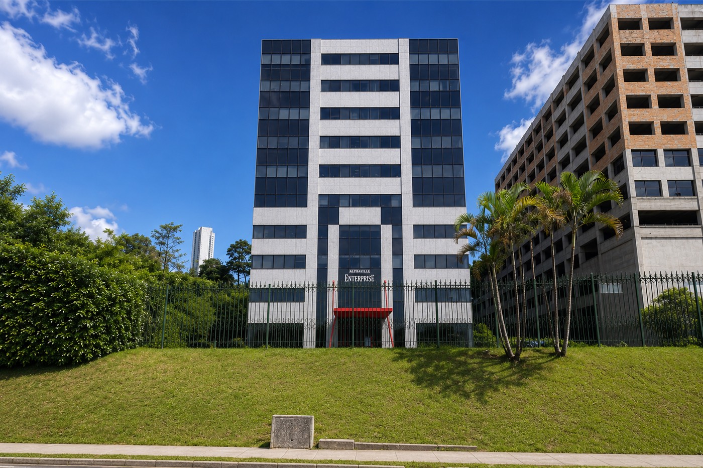 Fachada do edifício Alphaville Enterprise, na Alameda Araguaia, 933, onde funciona a Vitaliano Odontologia, em Alphaville Industrial, Barueri